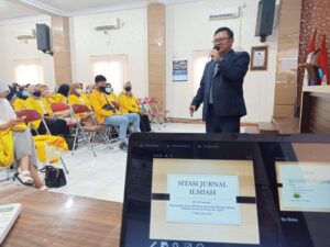 Dekan FH UPS, Dr. Achmad Irwan Hamzani 