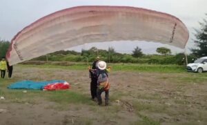 Latihan Gatotkaca Paraglider Club (GPC) Kangkung Kendal.