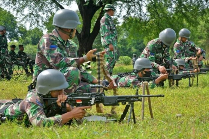 Prajurit TNI latihan menembak