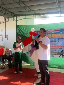 Datangi Jalan Sehat, Dico Disambut Warga Sendangguwo dengan Hangat